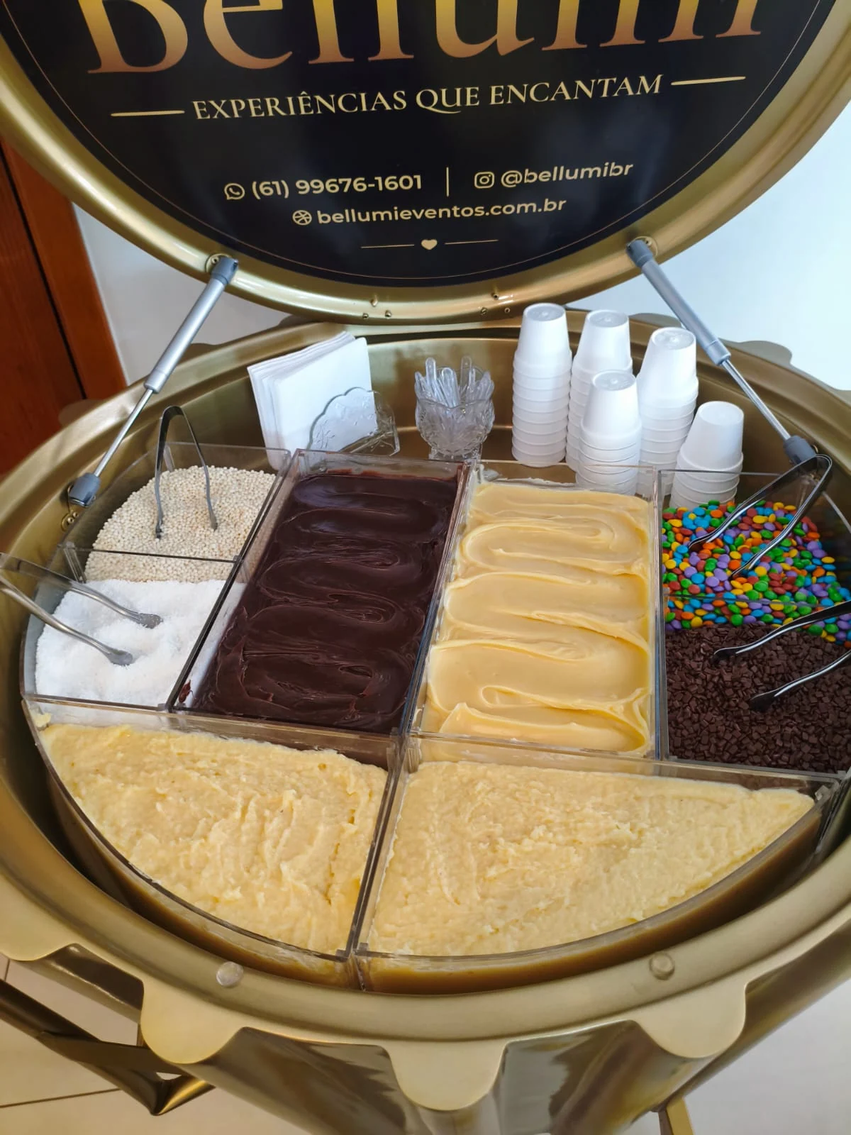 Brigadeiro ao leite e branco no carrinho Bellumi